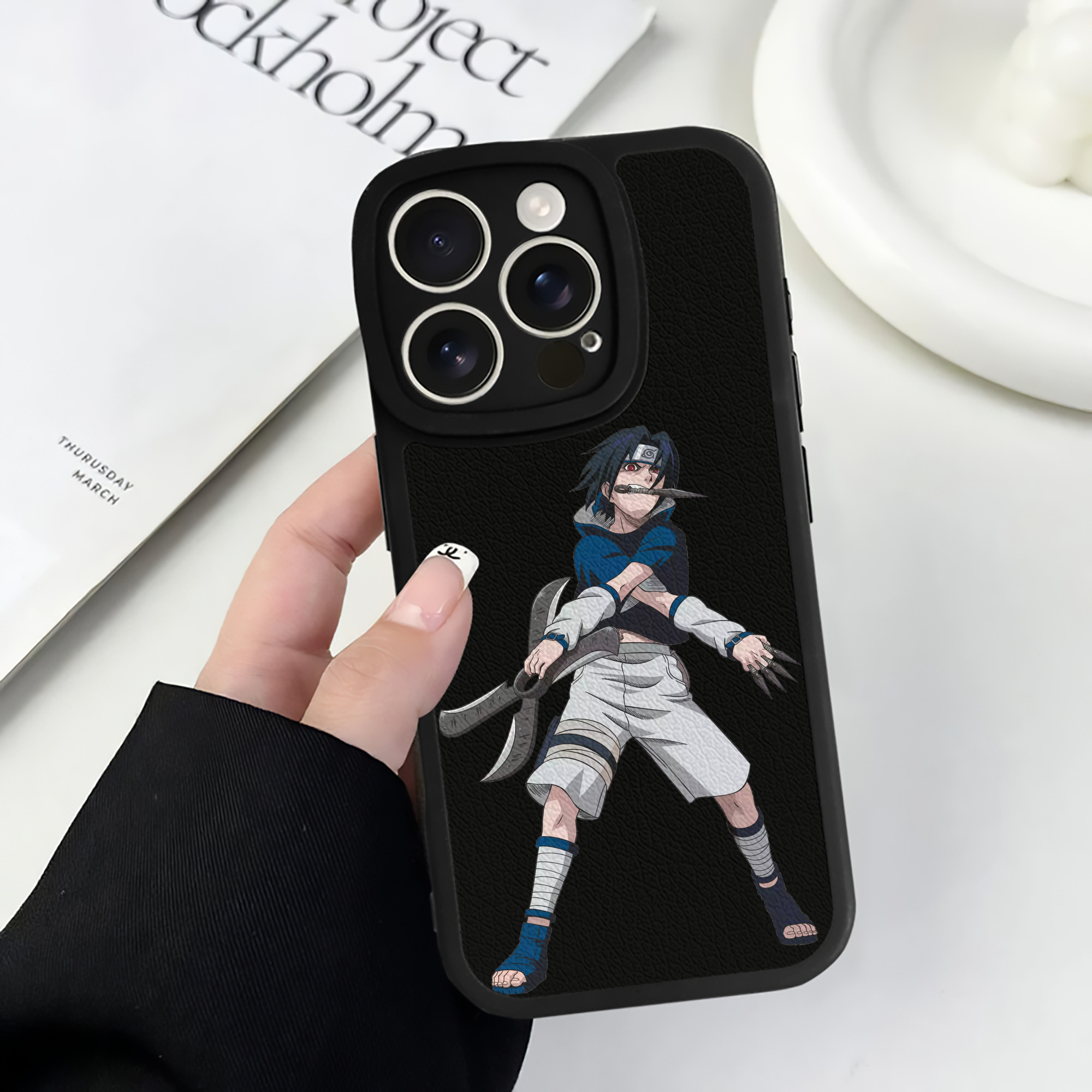 （画像用） NARUTO -ナルト- うちは サスケ Uchiha Sasuke 【iPhone 16シリーズ対応】シリコンスマホケース（レザー調） 材質：シリコン